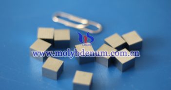 钼铁突破27万元/吨 钼铼块图片